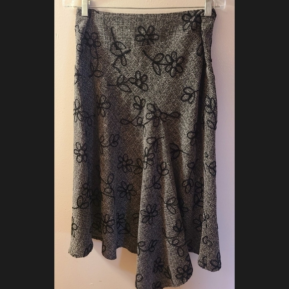 Skirt - Picture 2 of 3